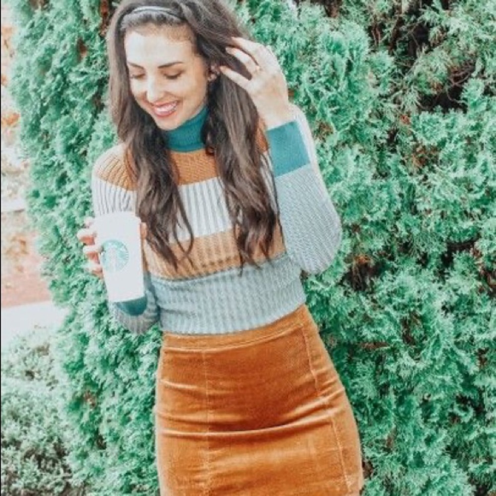 Forever 21 color blocked fitted turtleneck small